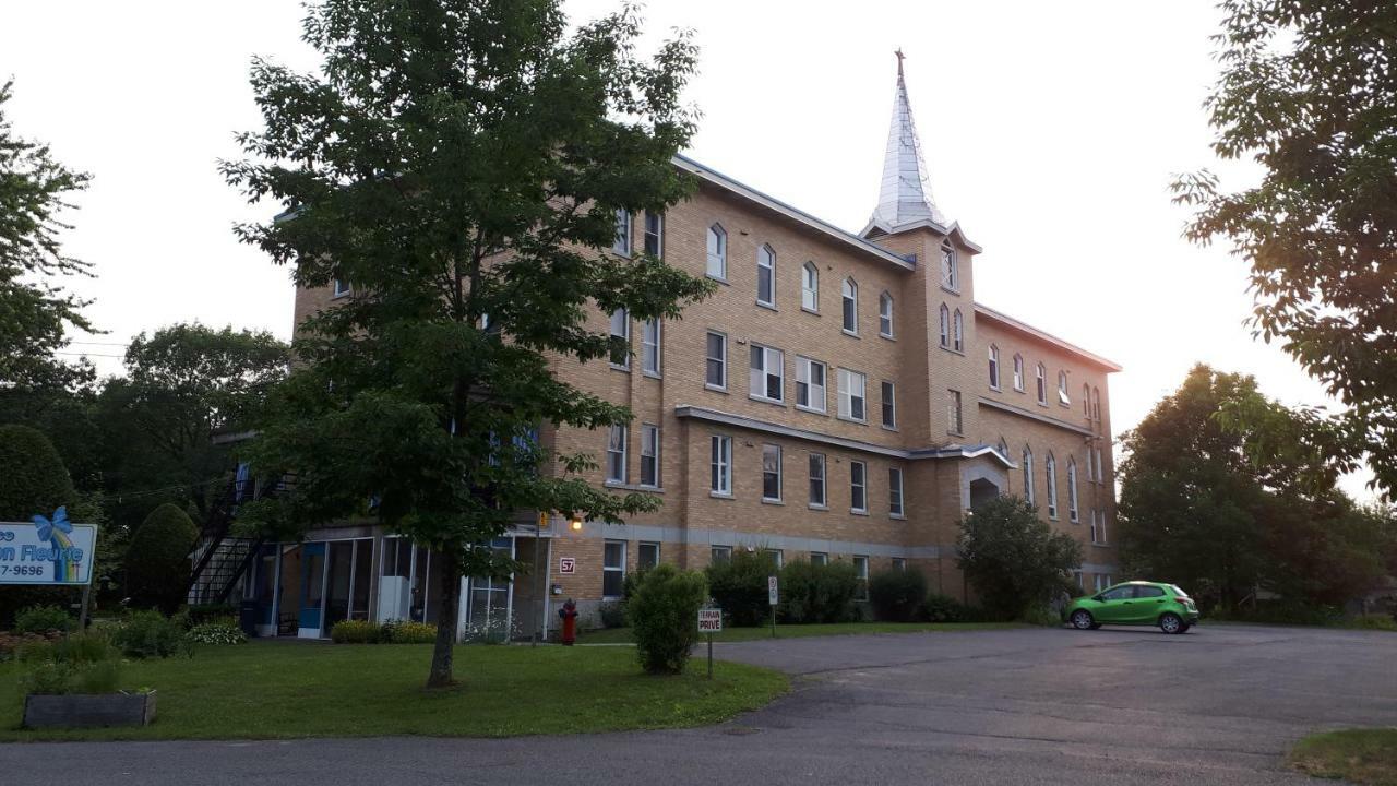 Mhotel Domaine L'Envolee- Maison Fleurie Вікторіявіль Екстер'єр фото